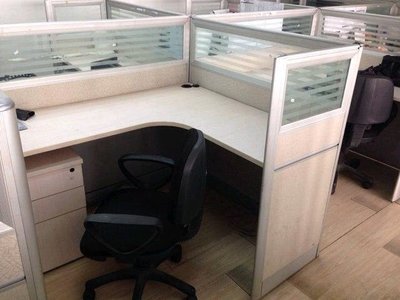 搬家急售！河西越秀路辦公桌轉(zhuǎn)椅超值轉(zhuǎn)讓